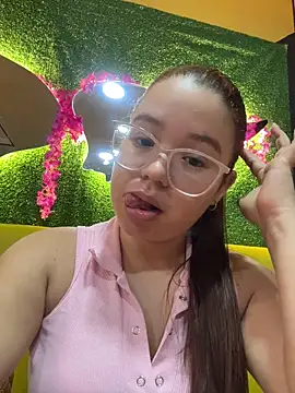 Snapshot of Lucyklein2022 chatting on 9, 10, 2025 Lucyklein2022 online show from 9, 10, 2025