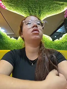 Snapshot of Lucyklein2022 chatting on 26, 10, 2025 Lucyklein2022 online show from 26, 10, 2025