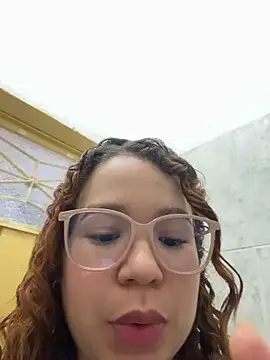 Snapshot of Lucyklein2022 chatting on 1, 2, 2026 Lucyklein2022 online show from 1, 2, 2026