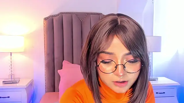 Emma Torres   online show from 17, 12, 2024