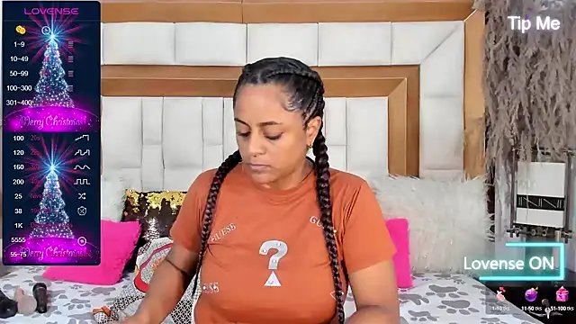 Snapshot of BellaKarla chatting on 24, 12, 2024 BellaKarla online show from 24, 12, 2024