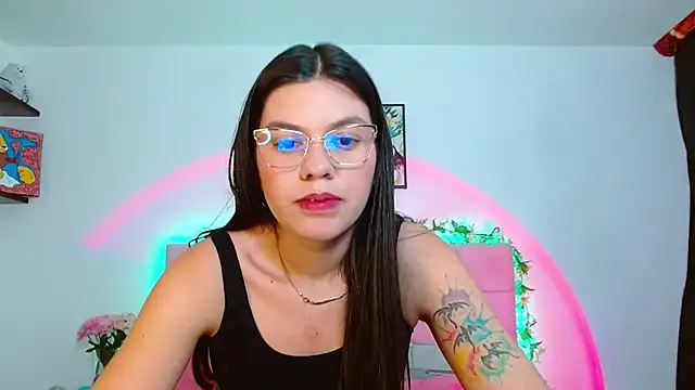 Snapshot of Layla_Rachel chatting on 11, 9, 2025 Layla Rachel online show from 11, 9, 2025