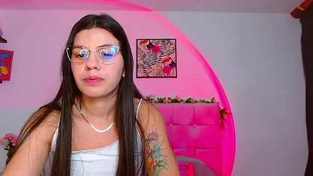 Snapshot of Layla_Rachel chatting on 1, 11, 2025 Layla Rachel online show from 1, 11, 2025