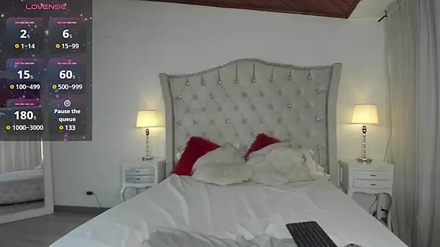 Naughtykitty4 online show from 24, 1, 2025