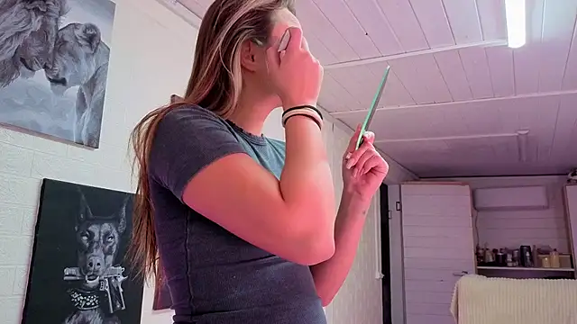 Misss Vikk online show from 5, 12, 2025