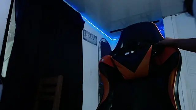 Adam Hudsond online show from 8, 4, 2026