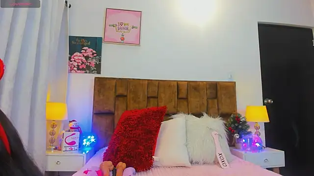 Snapshot of MiaJacksonn chatting on 5, 1, 2025 MiaJacksonn online show from 5, 1, 2025