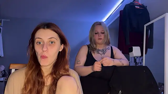 Snapshot of Uniarten chatting on 9, 11, 2025 Uniarten online show from 9, 11, 2025