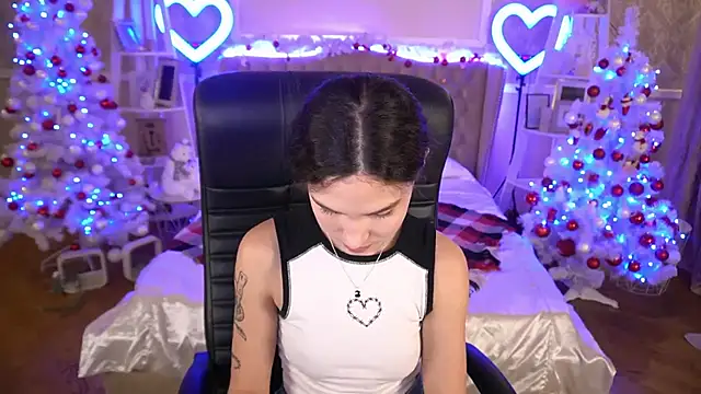 BabyFlowerr online show from 2, 1, 2025