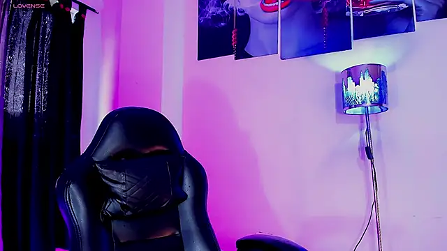 Alexandra Hornny online show from 15, 4, 2026