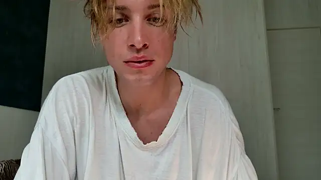 Snapshot of Cryptikov chatting on 3, 7, 2026 Cryptikov online show from 3, 7, 2026
