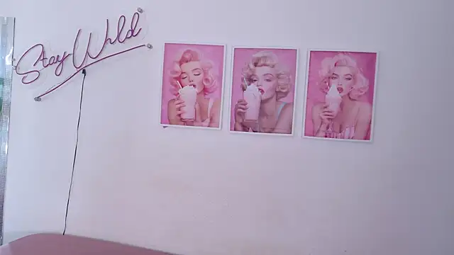 Adele LatinLady online show from 12, 4, 2026