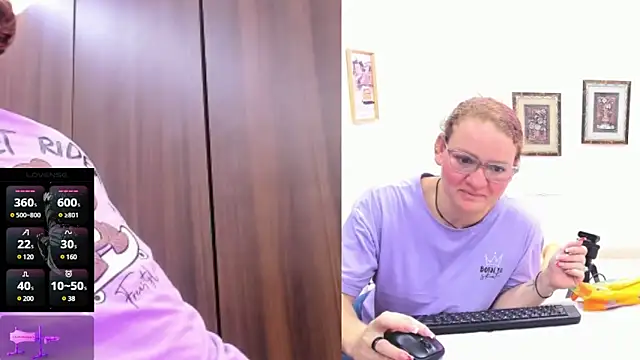 Paulina Davis  online show from 23, 2, 2025