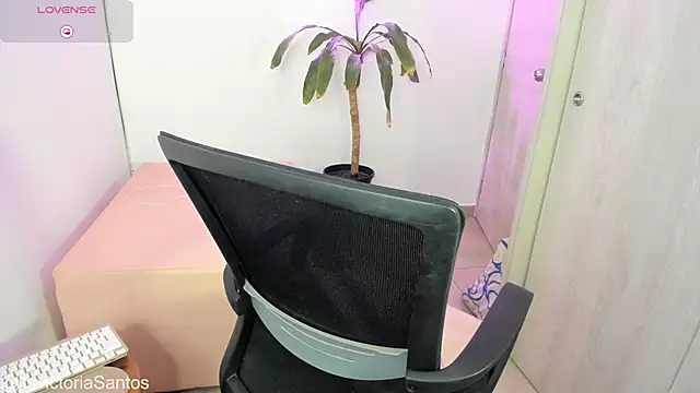 Snapshot of Victoriasant chatting on 1, 2, 2026 Victoriasant online show from 1, 2, 2026