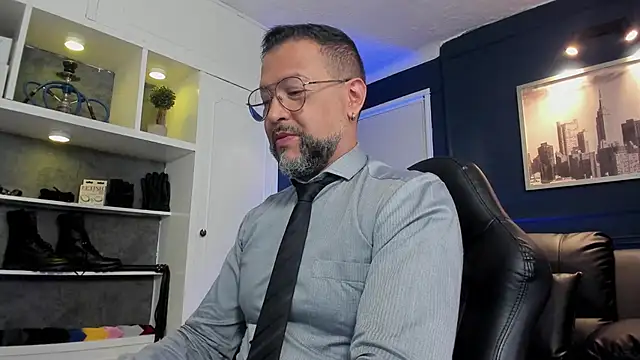 Snapshot of MrFrank_tattoo chatting on 4, 6, 2026 MrFrank tattoo online show from 4, 6, 2026