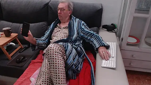 Nudelschwanz online show from 10, 2, 2025