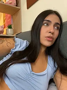 Snapshot of DaphneUwu chatting on 19, 10, 2025 DaphneUwu online show from 19, 10, 2025