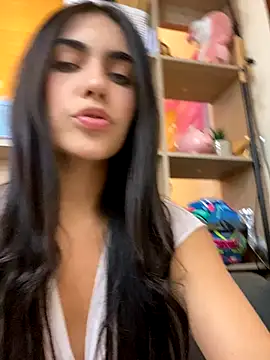 Snapshot of DaphneUwu chatting on 1, 11, 2025 DaphneUwu online show from 1, 11, 2025