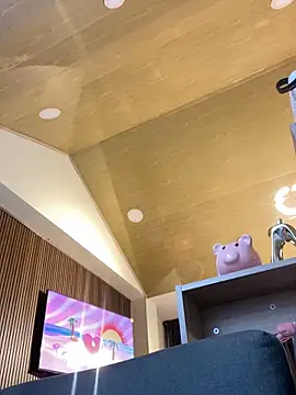 Snapshot of DaphneUwu chatting on 18, 12, 2025 DaphneUwu online show from 18, 12, 2025