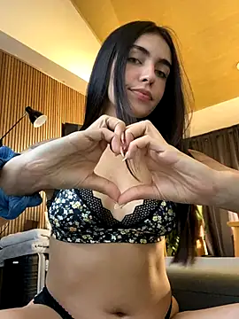 Snapshot of DaphneUwu chatting on 8, 1, 2026 DaphneUwu online show from 8, 1, 2026