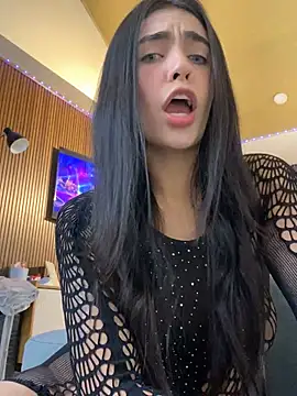 Snapshot of DaphneUwu chatting on 7, 2, 2026 DaphneUwu online show from 7, 2, 2026