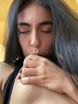 Snapshot of DaphneUwu chatting on 23, 2, 2026 DaphneUwu online show from 23, 2, 2026