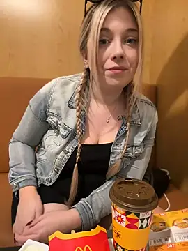 CherryAuroraa online show from 1, 1, 2025