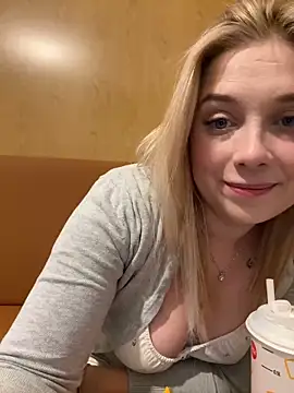 CherryAuroraa online show from 28, 1, 2025