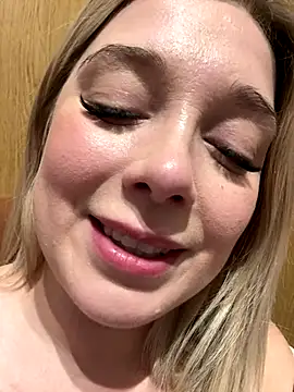 CherryAuroraa online show from 28, 11, 2025