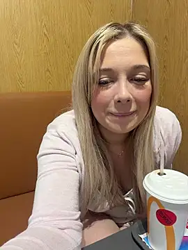 CherryAuroraa online show from 15, 3, 2026