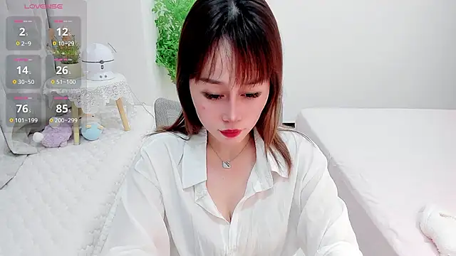 Snapshot of Vivian-6 chatting on 4, 3, 2025 Vivian-6 online show from 4, 3, 2025
