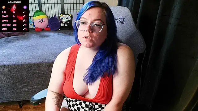 Snapshot of KiraSpitQueen chatting on 13, 12, 2024 KiraSpitQueen online show from 13, 12, 2024