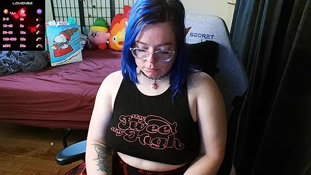Snapshot of KiraSpitQueen chatting on 25, 12, 2024 KiraSpitQueen online show from 25, 12, 2024