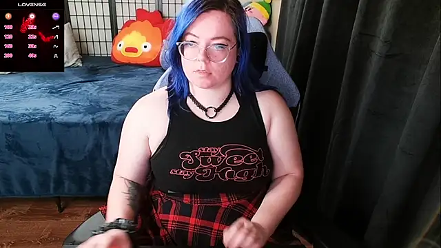 Snapshot of KiraSpitQueen chatting on 10, 1, 2025 KiraSpitQueen online show from 10, 1, 2025