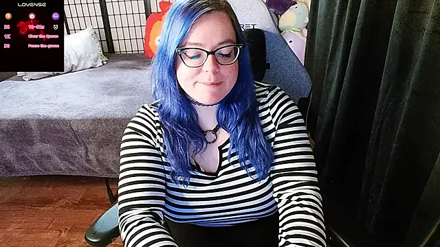Snapshot of KiraSpitQueen chatting on 2, 2, 2025 KiraSpitQueen online show from 2, 2, 2025