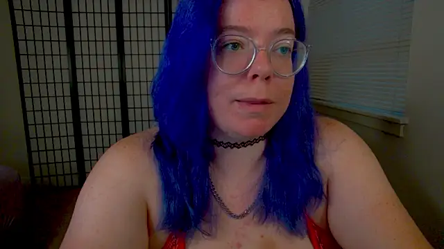 Snapshot of KiraSpitQueen chatting on 5, 8, 2026 KiraSpitQueen online show from 5, 8, 2026