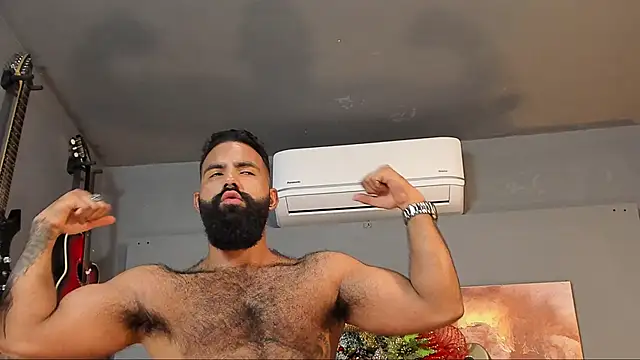 Snapshot of BeardAndrew chatting on 20, 12, 2024 BeardAndrew online show from 20, 12, 2024
