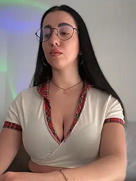Emylia online show from 17, 2, 2025