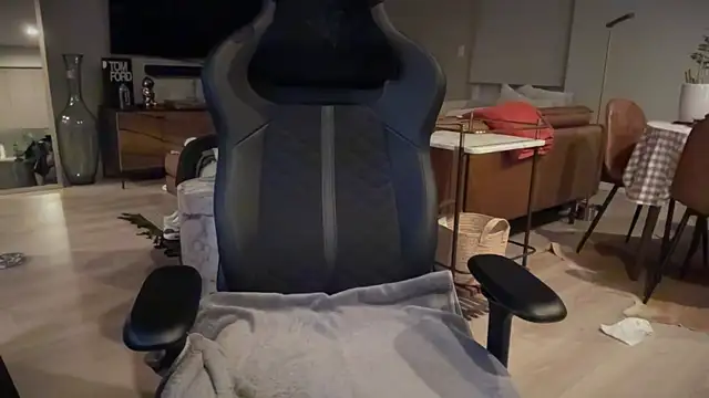 HungandThickLatin online show from 10, 2, 2025