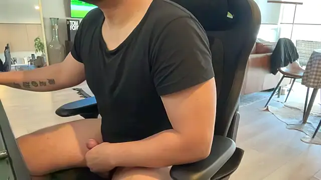 HungandThickLatin online show from 15, 2, 2025