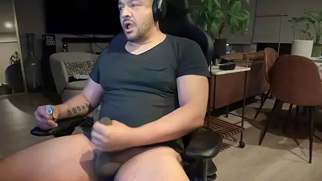 HungandThickLatin online show from 21, 3, 2025