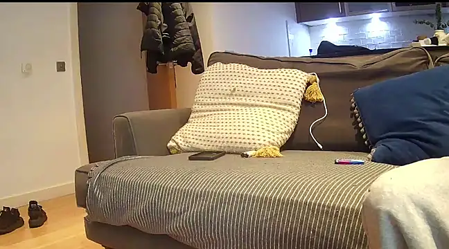 uk-bobbie-uk online show from 5, 12, 2024