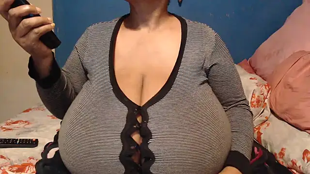 CUTEFIRMMELONSS online show from 9, 10, 2025