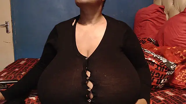 CUTEFIRMMELONSS online show from 24, 10, 2025