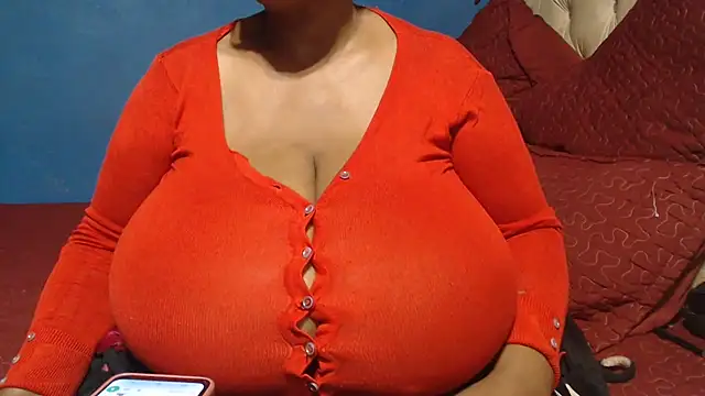 Snapshot of CUTEFIRMMELONSS chatting on 4, 5, 2026 CUTEFIRMMELONSS online show from 4, 5, 2026