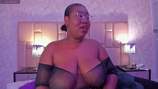 Darnellqueen online show from 9, 12, 2024
