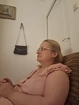 Snapshot of She-devilx chatting on 8, 9, 2025 She-devilx online show from 8, 9, 2025