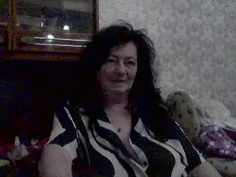 Snapshot of GypsiQueen2 chatting on 11, 3, 2025 GypsiQueen2 online show from 11, 3, 2025