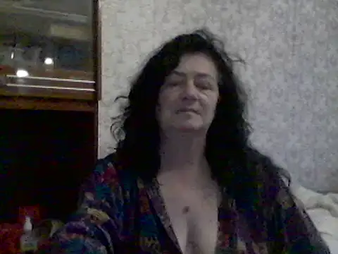 Snapshot of GypsiQueen2 chatting on 15, 3, 2025 GypsiQueen2 online show from 15, 3, 2025