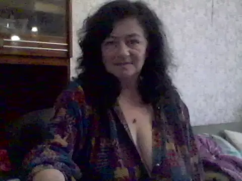 Snapshot of GypsiQueen2 chatting on 16, 3, 2025 GypsiQueen2 online show from 16, 3, 2025
